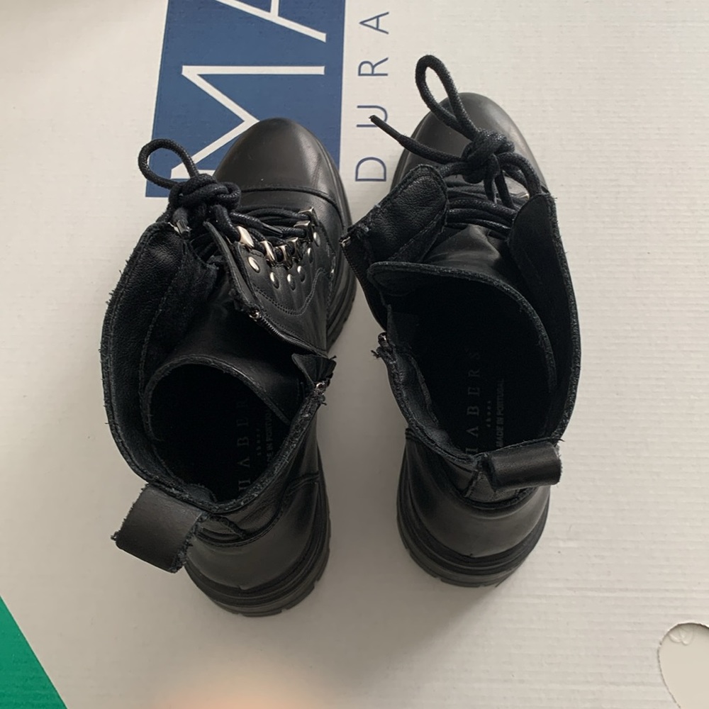 Chabers black size 7.5 leather upper lace-up combat boot with silver hardware - Picture 4 of 9